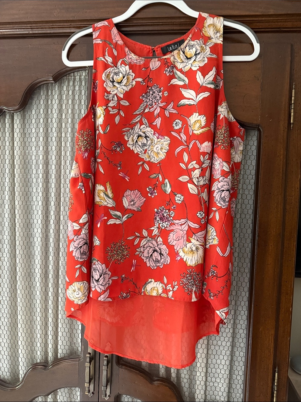 Floral Sleeveless Hi-Low Blouse in Red